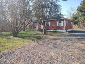 Building Photo - 3005 Fernwood Ave