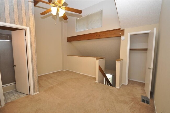 Building Photo - 708 Graham Pl