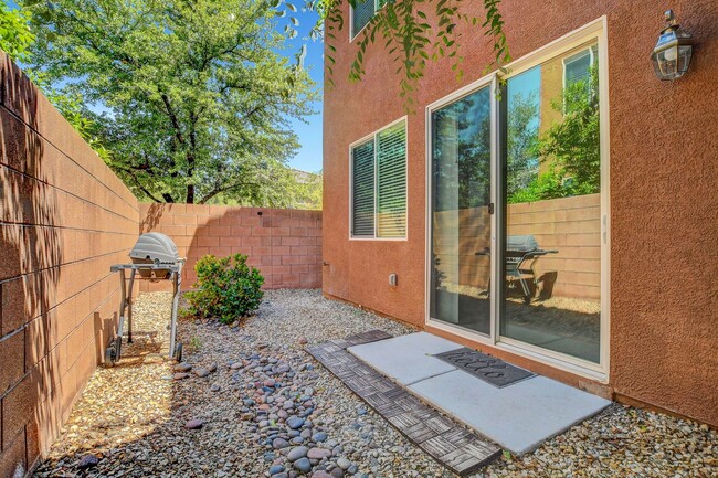 Building Photo - 3 Bedroom Split Level Home in Centennial H...