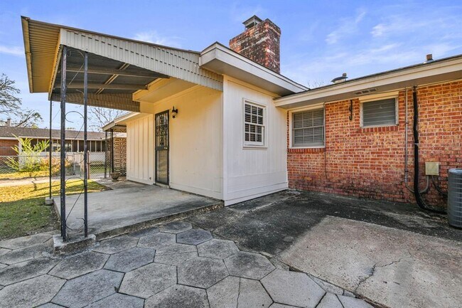 Building Photo - 839 Greg Dr