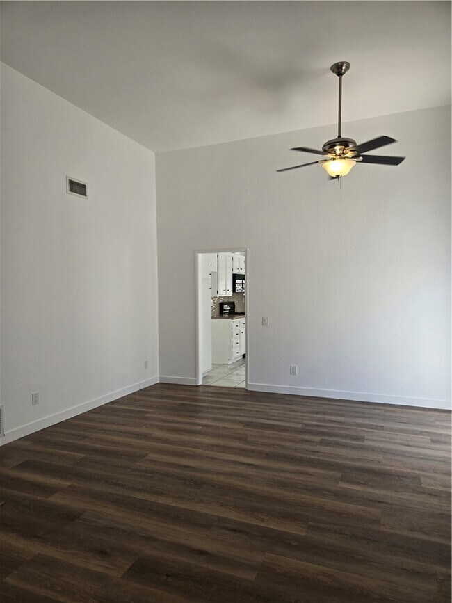 Building Photo - 21082 Primrose Ln