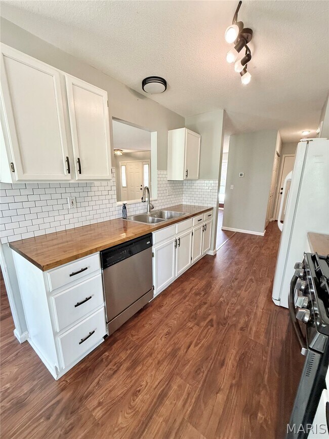 Building Photo - 3241 Tanglebrook Dr