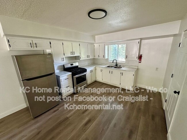 Building Photo - 1705 N 76th Terrace