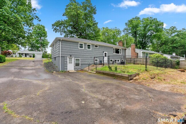 Building Photo - 128 Forest Dr