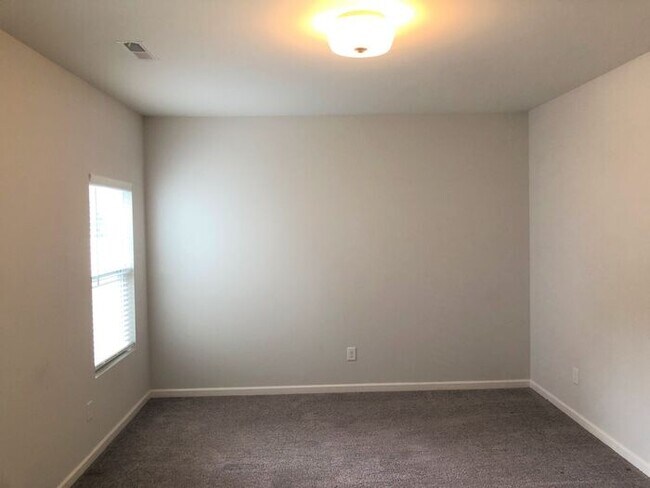 Building Photo - 5712 Oakgate Dr