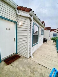 Building Photo - 2500 Woodgate Blvd