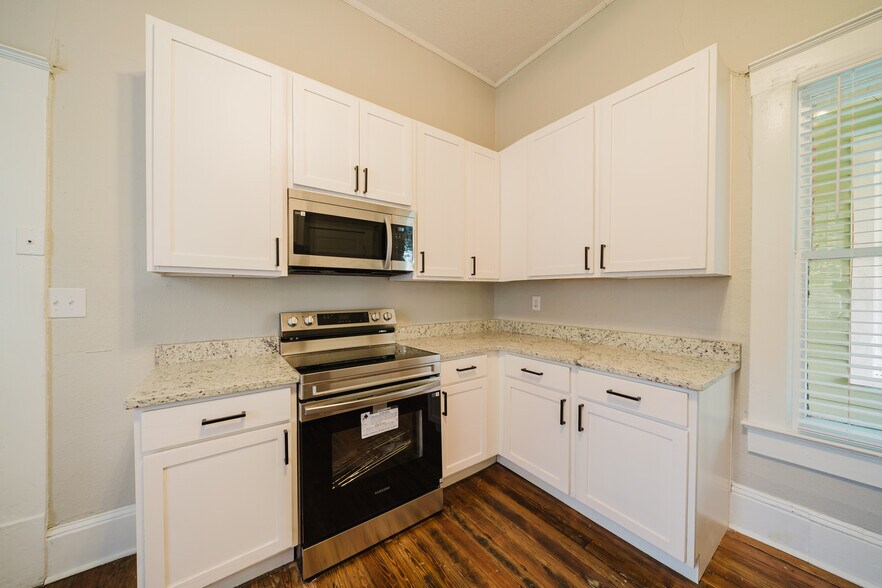 Building Photo - 2533 English Ave