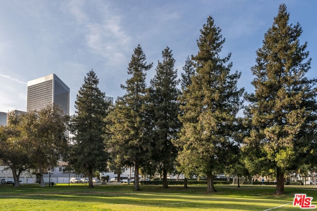 Building Photo - 9768 W Olympic Blvd