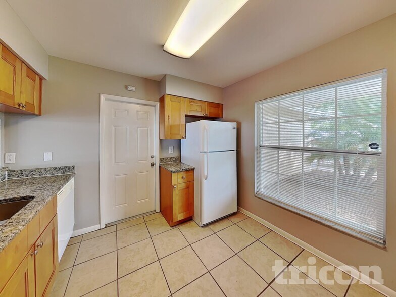 Building Photo - 1757 Lakeview Village Dr