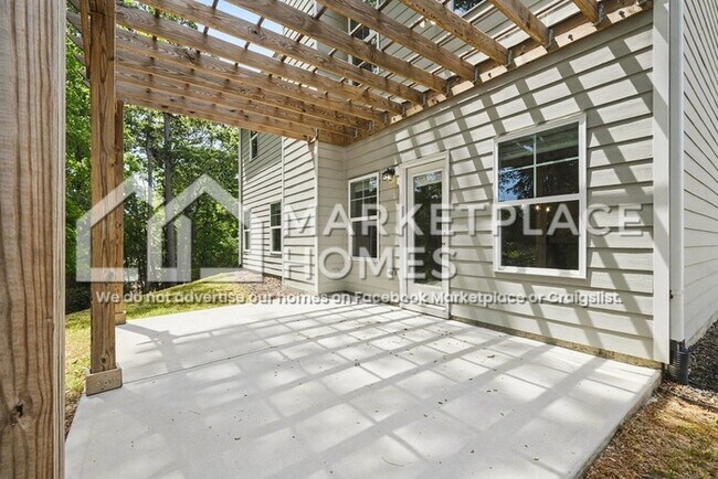 Building Photo - 173 Russell Way