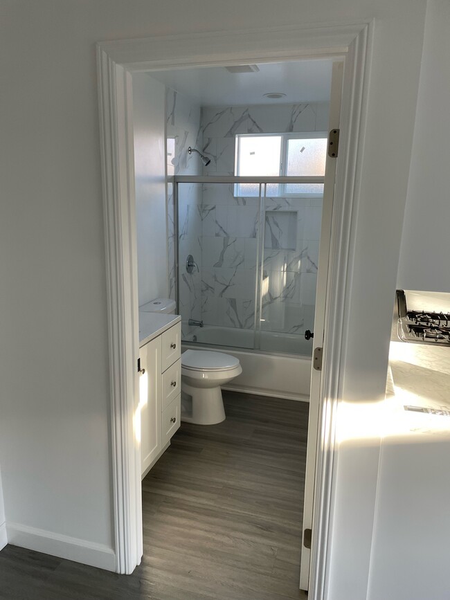 Building Photo - 265 E 69th Way