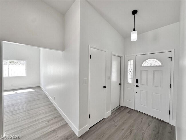 Building Photo - 401 Holcomb