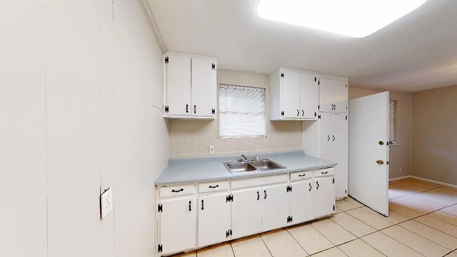 Primary Photo - 5687 Atlee Ave