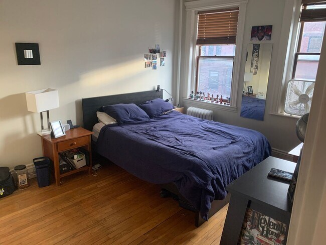 Building Photo - Bright & Spacious 3-Bedroom on Newbury Str...