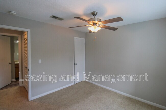 Building Photo - 271 Alexandra Dr