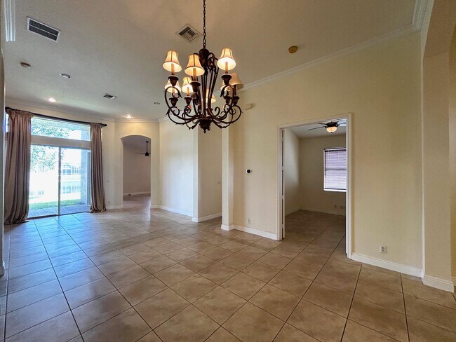 Building Photo - 7458 Via Luria