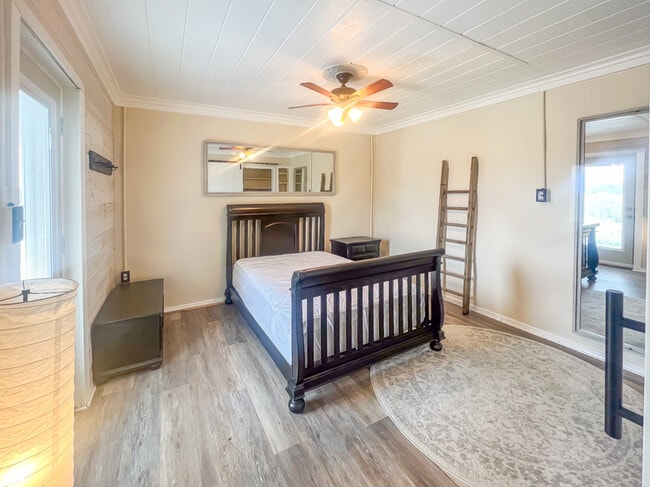 Building Photo - 511 Riverview Ct