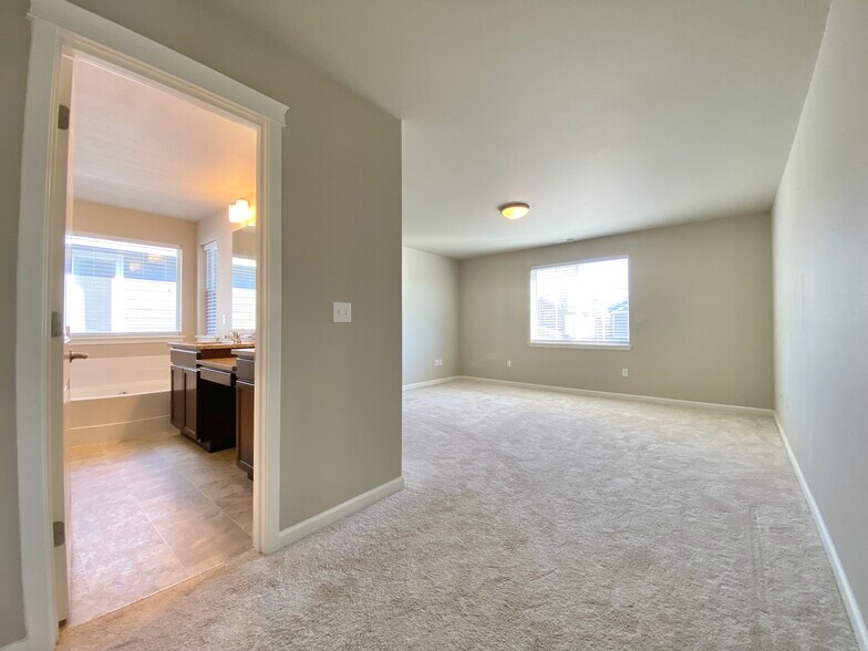 Building Photo - 2230 Hidden Creek Ct