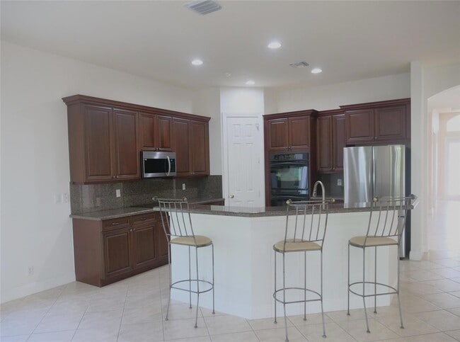 Building Photo - 879 SW Pebble Ln