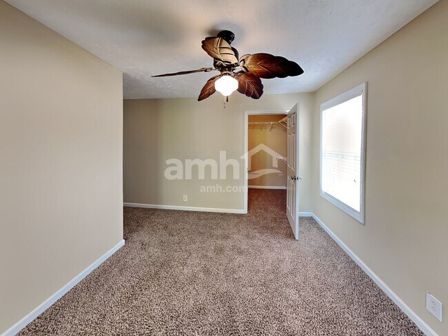 Building Photo - 2418 Taylor Close