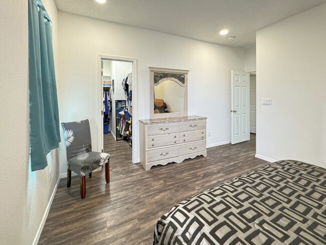 Building Photo - Almost new home in Mountain Hawk area of Northern Rio Rancho.