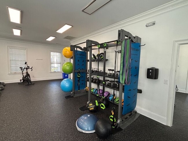 Building Photo - 3340 Billings St