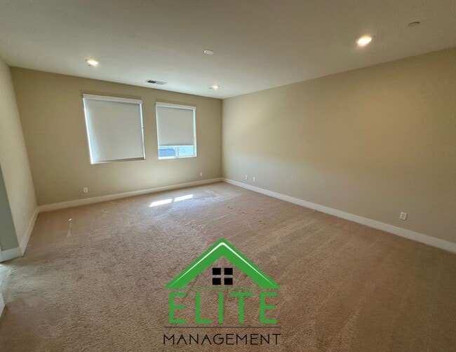 Building Photo - Charming and Spacious Home in Desirable El...