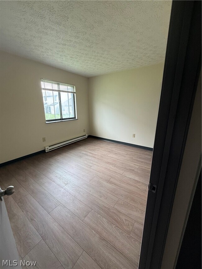 Building Photo - 2850 Vista View Dr