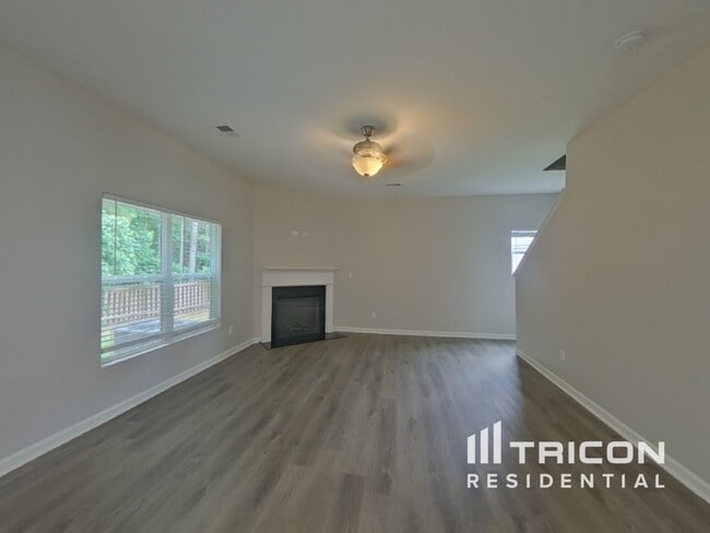 Building Photo - 3650 Lebella Ln