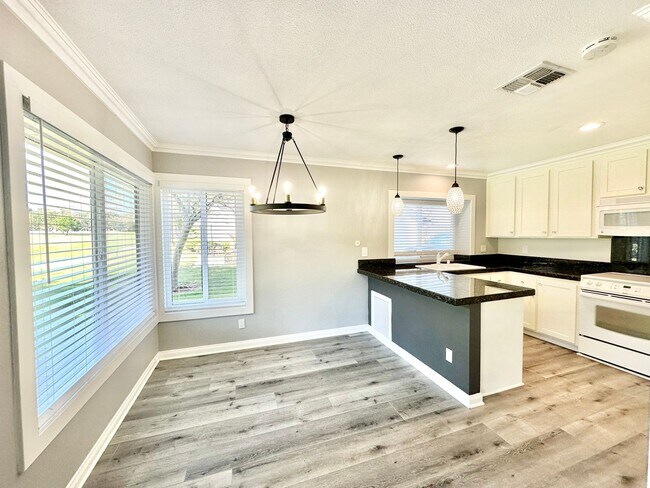 Building Photo - Beautiful, End-Unit, Ground Level, Largest SF 1/1 layout in the Pala Mesa Villas Community with G...