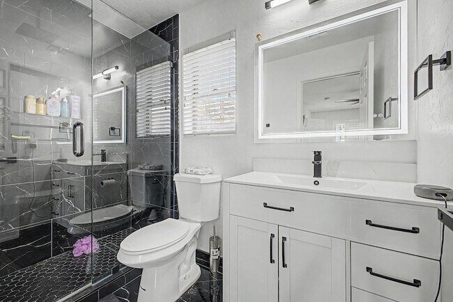 Building Photo - 8352 W San Juan Ave