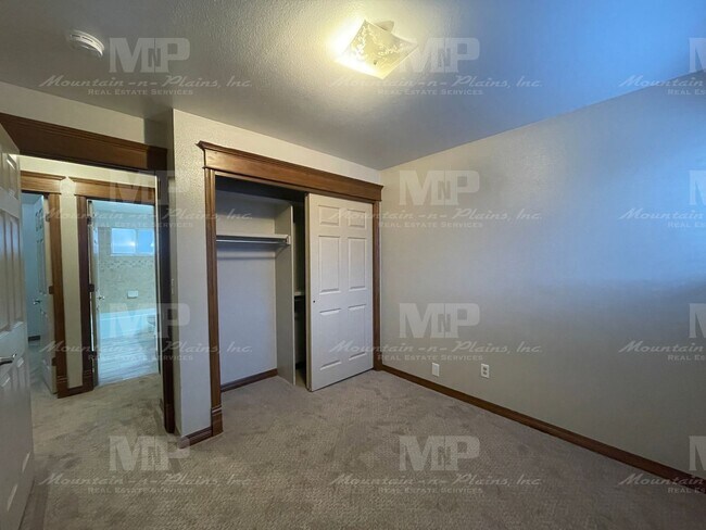 Building Photo - 1628 Azalea Dr