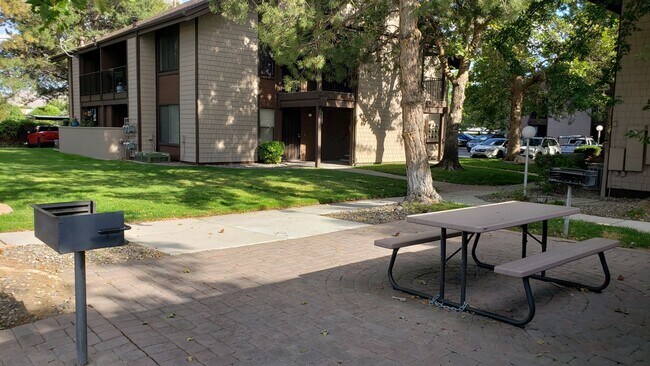 Building Photo - 1465 E Peckham Ln