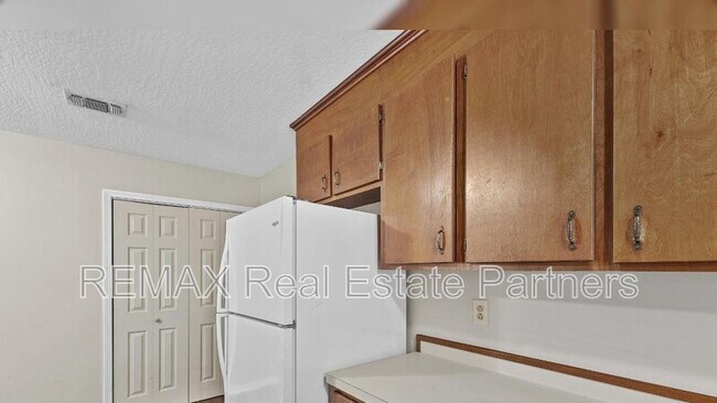 Building Photo - 69 Hickory Knoll