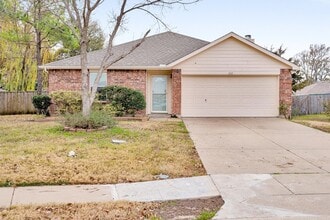 Building Photo - 131 Sandlewood Dr