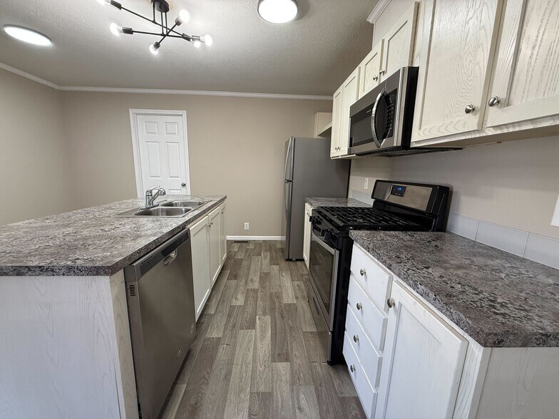 Building Photo - 12501 Apple Ln