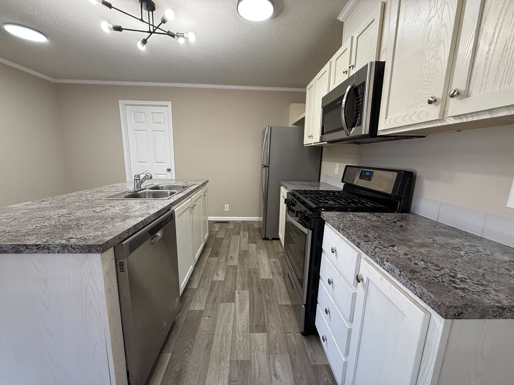 Building Photo - 12501 Apple Ln