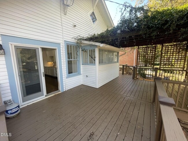 Building Photo - 313 Calvin Rd