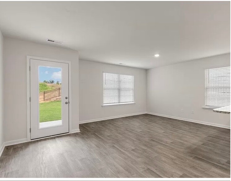 Building Photo - 84 March Crk Dr