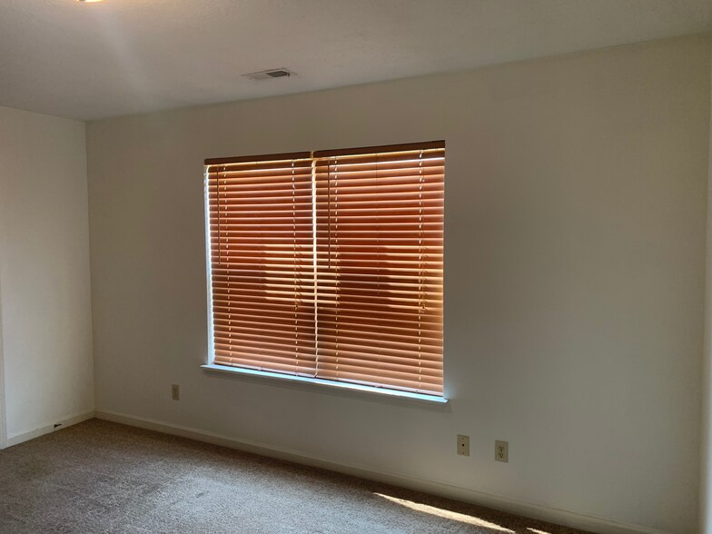 Building Photo - 1319 Tedlee Dr