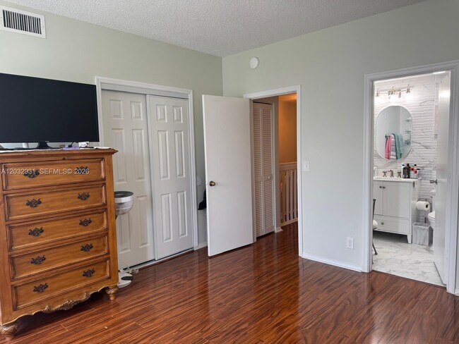 Building Photo - 16682 Hemingway Dr