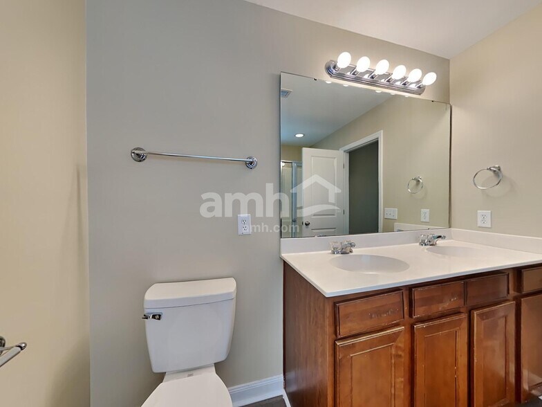 Building Photo - 1056 Whitlow Blvd