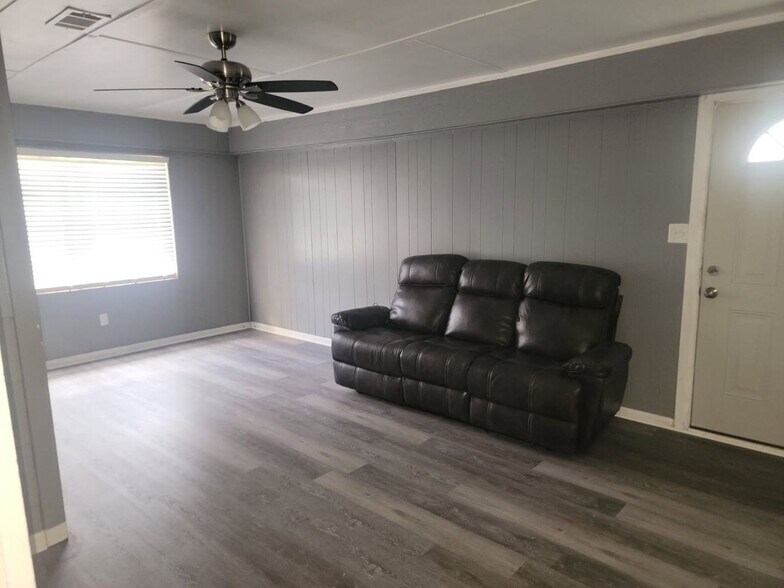 Building Photo - 1115 Ray Rd