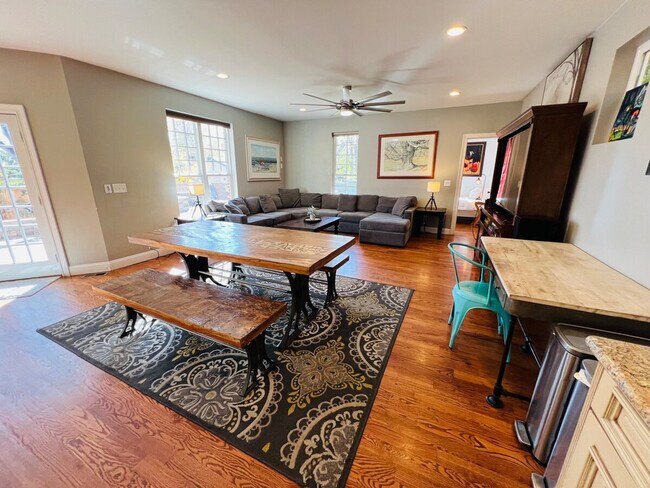 Building Photo - 3209 W Fairview Pl