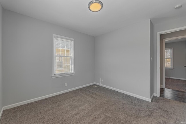 Building Photo - 2216 E Walnut St