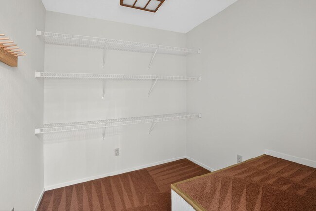 Building Photo - Absolutely Beautiful 4BR 3.5BA 2 Story Home in quiet neighborhood in Los Altos