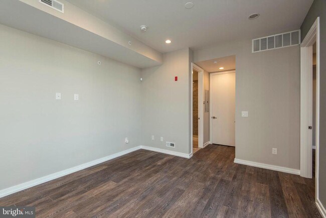 Building Photo - 1340 S 13th St