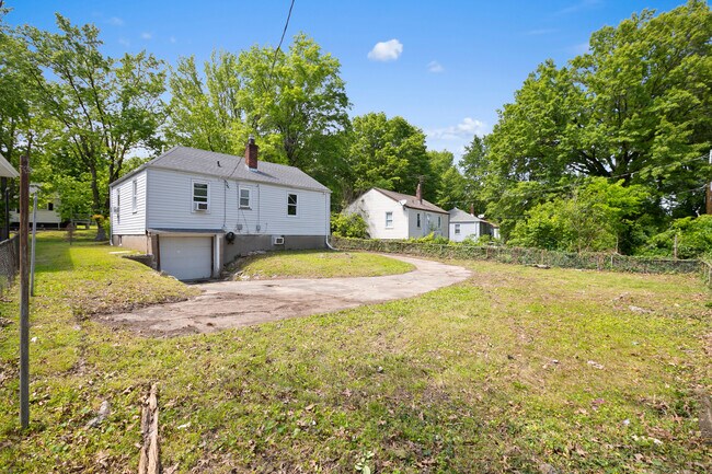 Building Photo - 7007 Paisley Dr