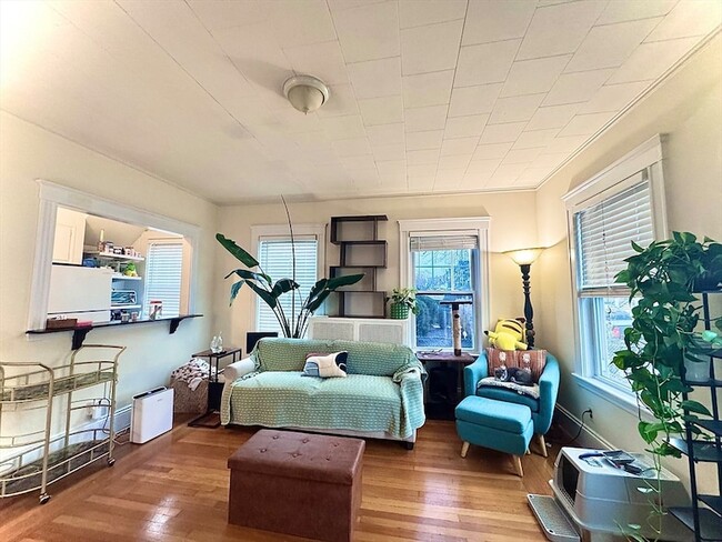 Building Photo - 2 Mapleton St