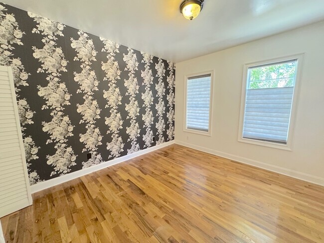 Building Photo - 521 W 37th St